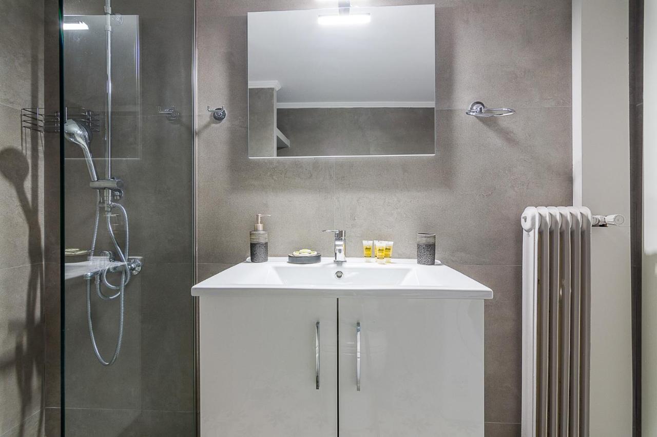 A Modern 2-Bedroom Apartment Near Areios Pagos 雅典 外观 照片