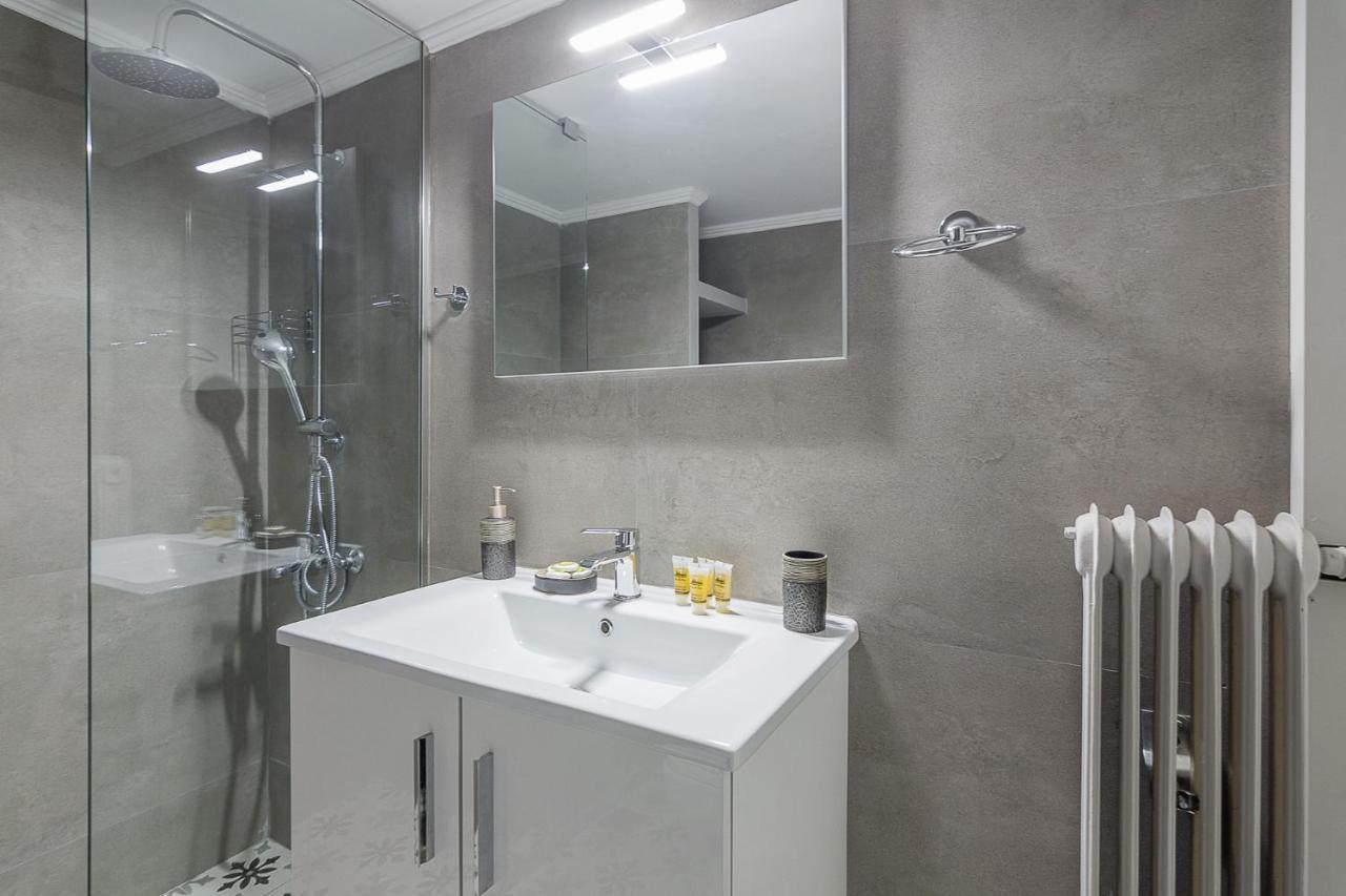 A Modern 2-Bedroom Apartment Near Areios Pagos 雅典 外观 照片